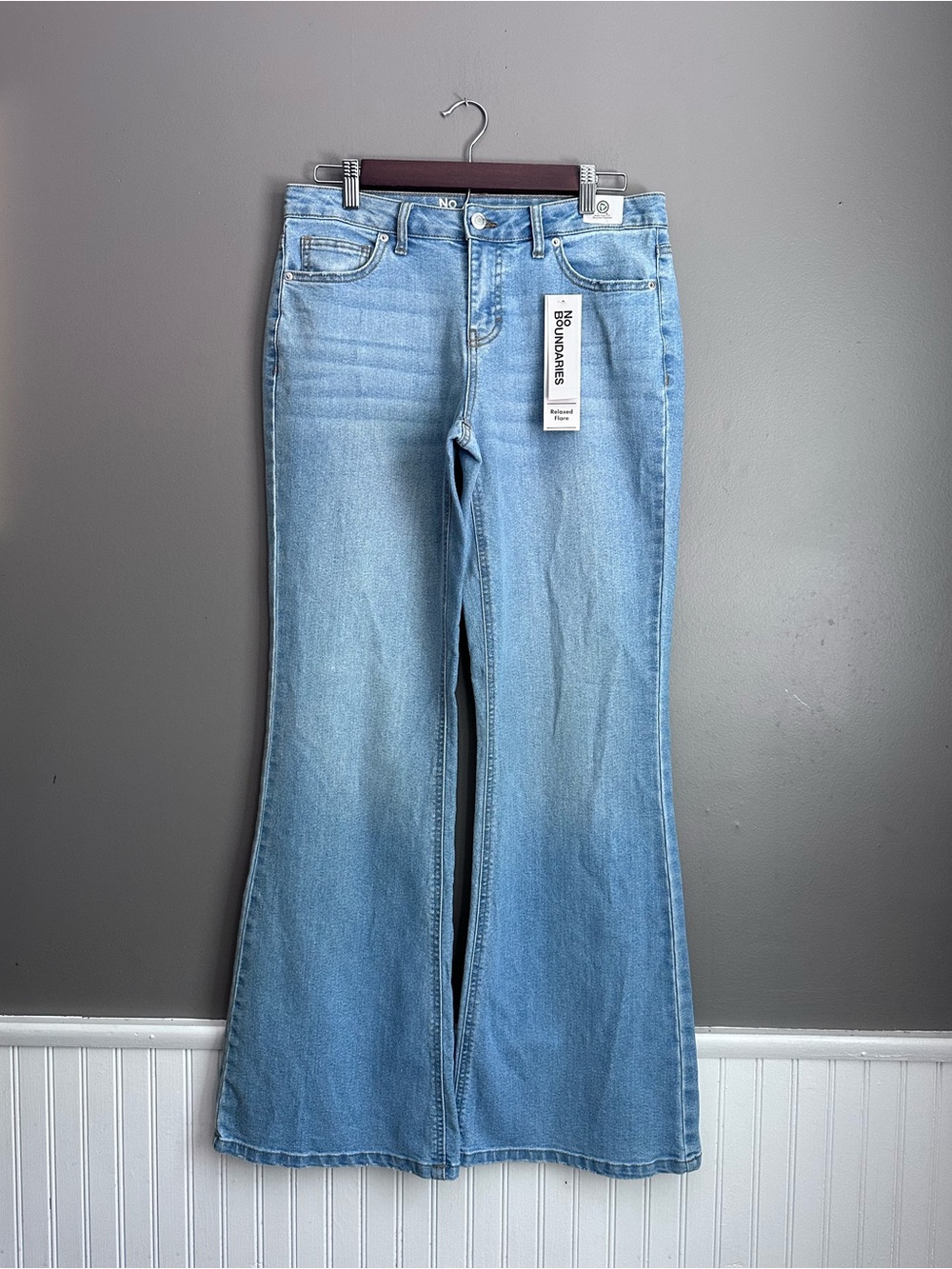 No Boundaries Mid Rise Baggy Flare Jeans Size 6 Flared Denim